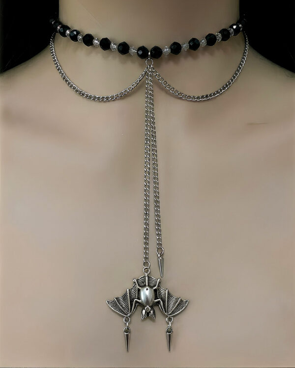 Batwing collar