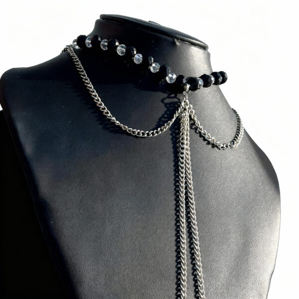 Batwing collar