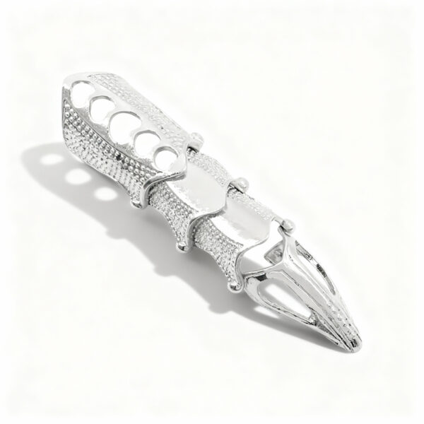 Finger armour in silver