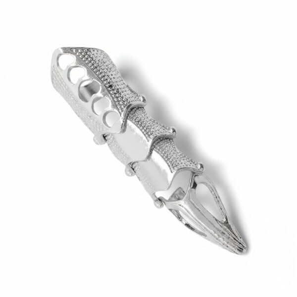Finger armour in silver
