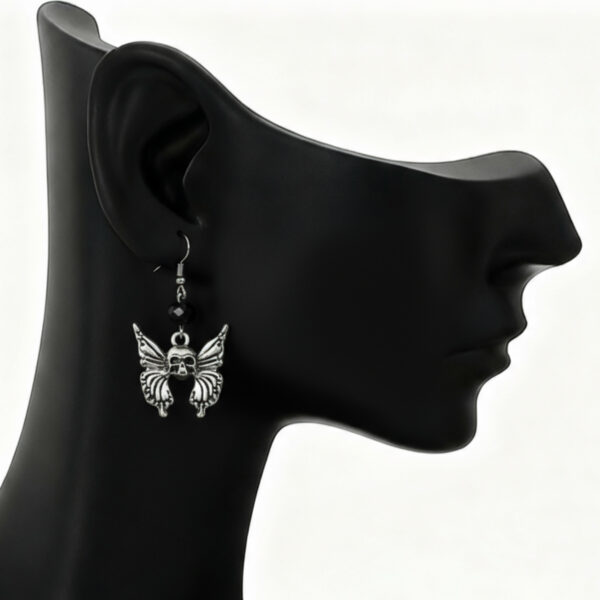 Skull earrings in black