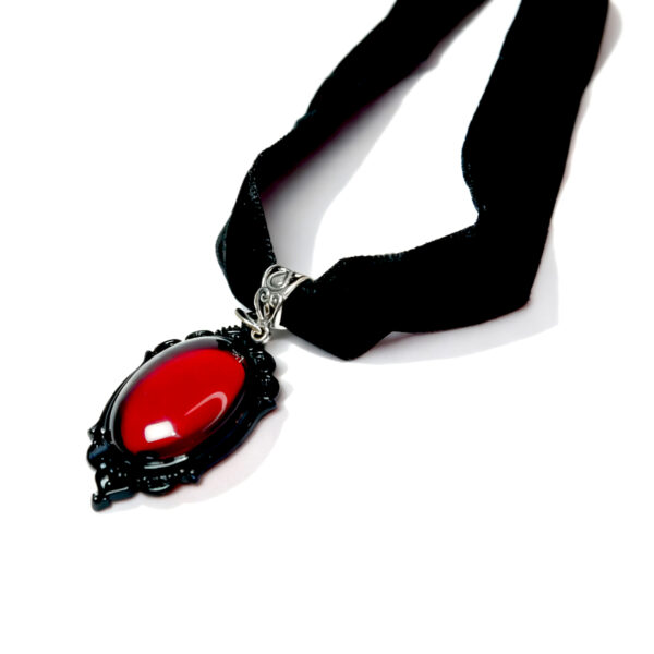 Velvet choker in red