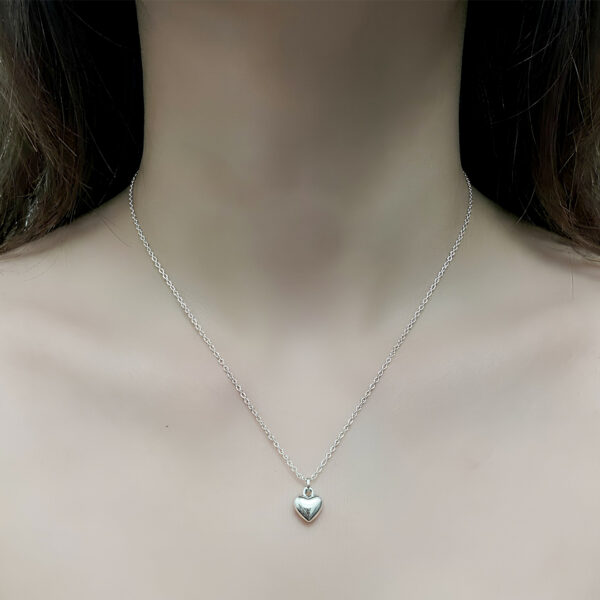 Minimalistic heart chain