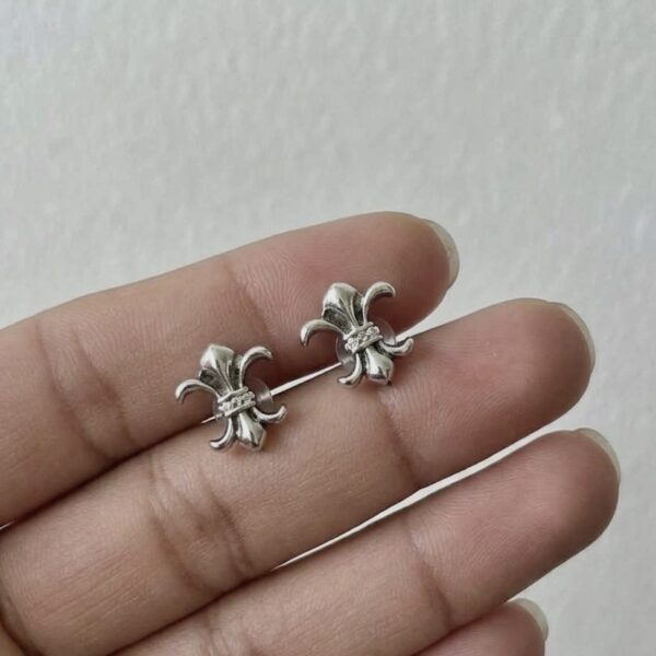 fleur studs